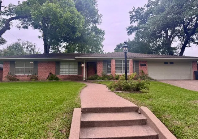 Homes for sale in Corsicana, TX | 2002 Mimosa Dr, Corsicana, TX 75110 | MLS# 21263673
