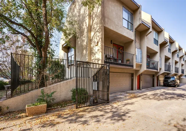 Photo 2 of Townhouse for sale at 2020 N Garrett Ave #107, Dallas, TX 75206 | MLS# 21265066 | Listing updated on 2026-08-29