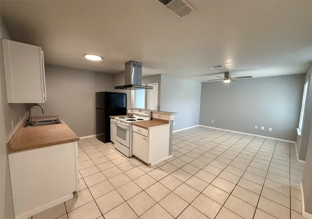 Photo 2 of Sale Pending at 1904 San Rafael St, Fort Worth, TX 76134 | MLS# 21264776 | Listing updated on 2026-09-16