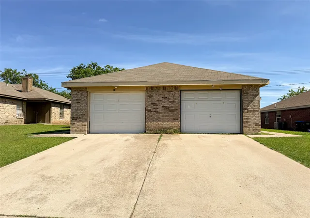 Photo 3 of Sale Pending at 1904 San Rafael St, Fort Worth, TX 76134 | MLS# 21264776 | Listing updated on 2026-09-16