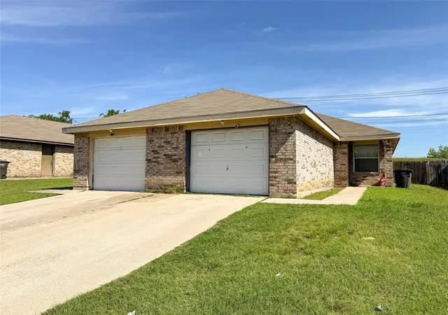 Photo 3 of Sale Pending at 1904 San Rafael St, Fort Worth, TX 76134 | MLS# 21264776 | Listing updated on 2026-09-16