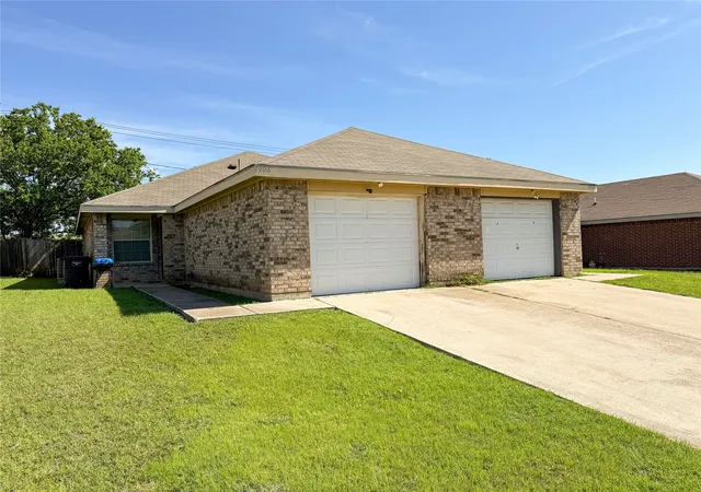 Photo 4 of Sale Pending at 1904 San Rafael St, Fort Worth, TX 76134 | MLS# 21264776 | Listing updated on 2026-09-16