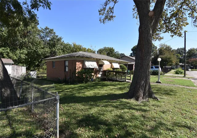 15th image of 1202 Sunnyside Ave, Cockrell Hill, TX 75211 | MLS# 21265890