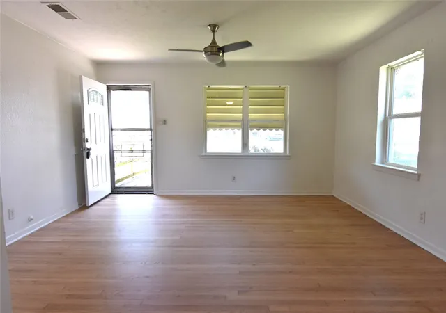3rd image of 1202 Sunnyside Ave, Cockrell Hill, TX 75211 | MLS# 21265890