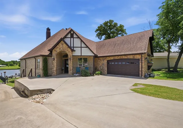 Homes for sale in Lake Kiowa, TX | 1211 Kiowa Dr W, Lake Kiowa, TX 76240 | MLS# 21265859