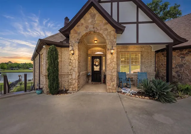 Homes for sale in Lake Kiowa, TX | 1211 Kiowa Dr W, Lake Kiowa, TX 76240 | MLS# 21265859
