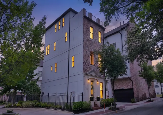 Photo 1 of Townhouse for sale at 406 Mills St, Fort Worth, TX 76102 | MLS# 21265956 | Listing updated on 2026-07-06