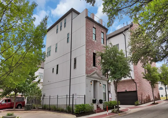 Photo 2 of Townhouse for sale at 406 Mills St, Fort Worth, TX 76102 | MLS# 21265956 | Listing updated on 2026-07-06