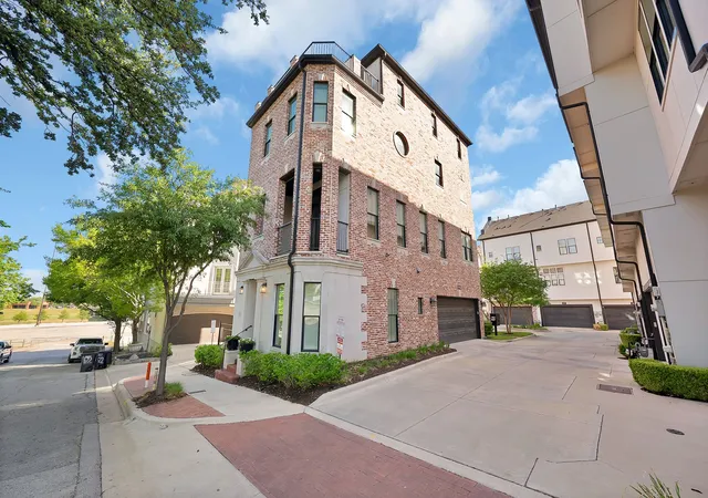 Photo 2 of Townhouse for sale at 406 Mills St, Fort Worth, TX 76102 | MLS# 21265956 | Listing updated on 2026-07-06