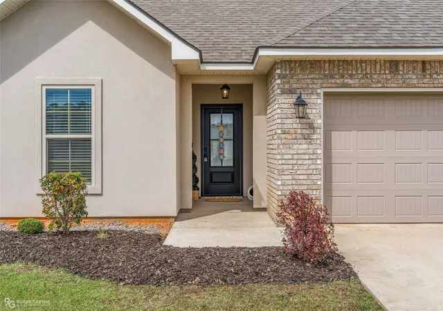 Homes for sale in Haughton, LA | 107 Vienne Tr, Haughton, LA 71037 | MLS# 21265982