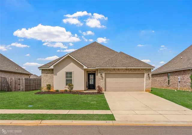 Homes for sale in Haughton, LA | 107 Vienne Tr, Haughton, LA 71037 | MLS# 21265982
