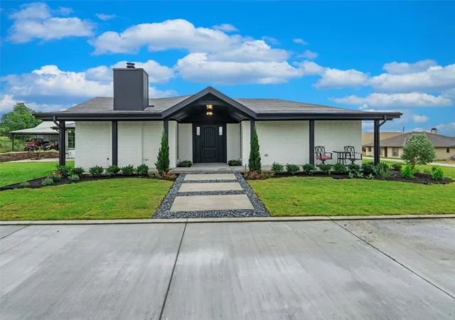 Homes for sale in Roanoke, TX | 5463 Kelly Dr, Roanoke, TX 76262 | MLS# 21245769
