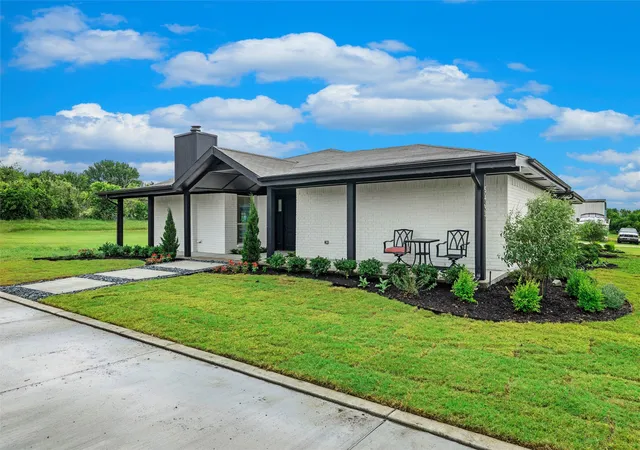 Homes for sale in Roanoke, TX | 5463 Kelly Dr, Roanoke, TX 76262 | MLS# 21245769