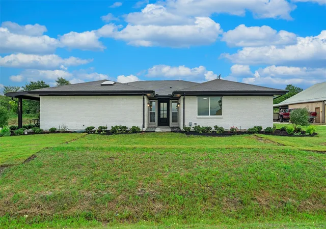 Homes for sale in Roanoke, TX | 5463 Kelly Dr, Roanoke, TX 76262 | MLS# 21245769