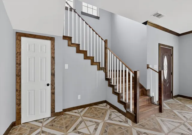 Photo 3 of Single family home for sale at 800 Oak Creek Dr, Hutchins, TX 75141 | MLS# 21266020 | Listing updated on 2026-08-31