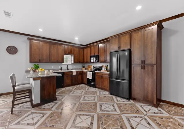 Photo 4 of Single family home for sale at 800 Oak Creek Dr, Hutchins, TX 75141 | MLS# 21266020 | Listing updated on 2026-08-31