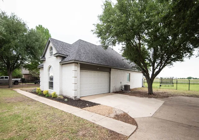 Homes for sale in Talty, TX | 1393 W Alamosa Dr, Talty, TX 75160 | MLS# 21265838