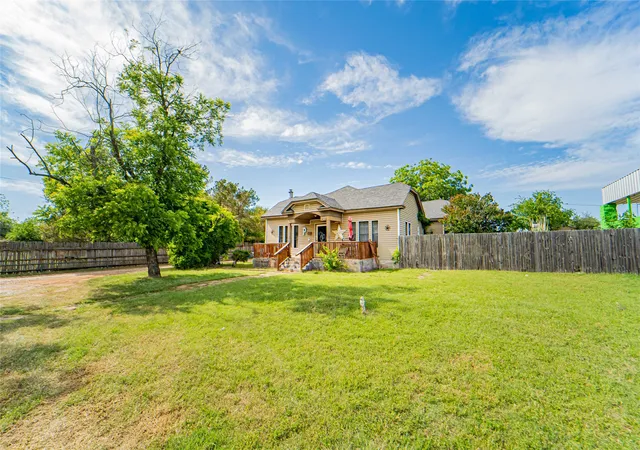Homes for sale in Breckenridge, TX | 1404 W Walker St, Breckenridge, TX 76424 | MLS# 21262020