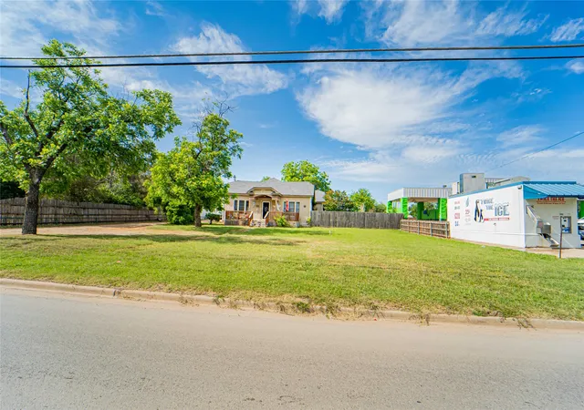 Homes for sale in Breckenridge, TX | 1404 W Walker St, Breckenridge, TX 76424 | MLS# 21262020