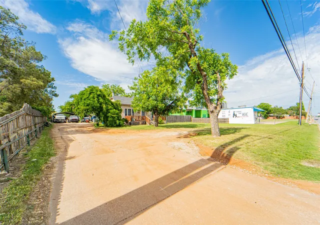 Homes for sale in Breckenridge, TX | 1404 W Walker St, Breckenridge, TX 76424 | MLS# 21262020