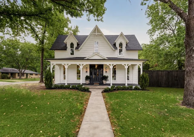 Photo 3 of Single family home for sale at 300 E Division St, Pilot Point, TX 76258 | MLS# 21266065 | Listing updated on 2026-07-28