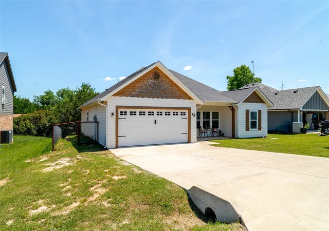 Homes for sale in Granbury, TX | 2703 San Gabriel Dr, Granbury, TX 76048 | MLS# 21259947