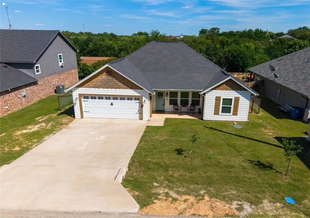 Homes for sale in Granbury, TX | 2703 San Gabriel Dr, Granbury, TX 76048 | MLS# 21259947