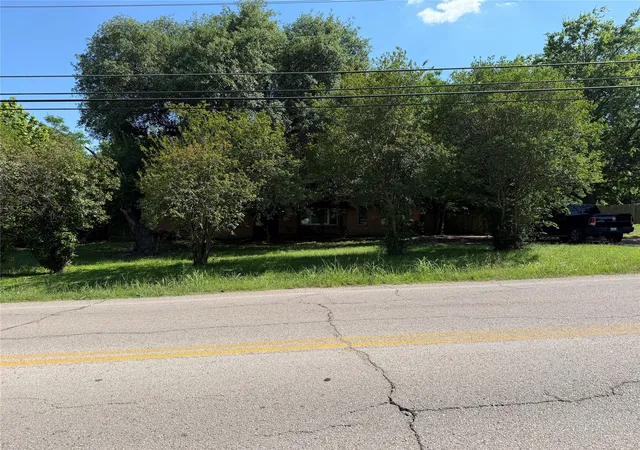 Photo 1 of Single family home for sale at 210 W Bear Creek Rd, Glenn Heights, TX 75154 | MLS# 21265310 | Listing updated on 2026-09-25