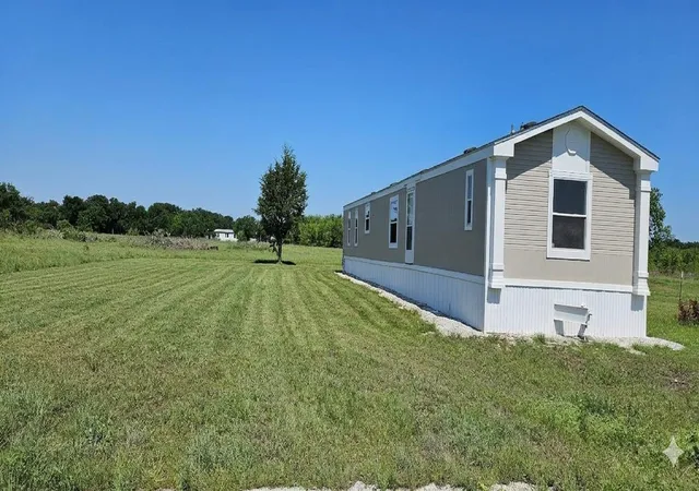 Photo 3 of Manufactured home for sale at 404 North Richards, Whitney, TX 76692 | MLS# 21266279 | Listing updated on 2026-08-04