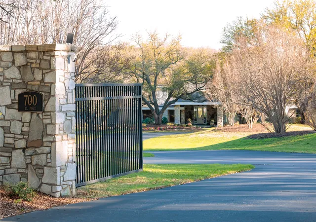 Photo 2 of Mansion for sale at 700 El Paseo St, Denton, TX 76205 | MLS# 21204700 | Listing updated on 2026-07-21