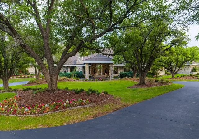 Photo 3 of Mansion for sale at 700 El Paseo St, Denton, TX 76205 | MLS# 21204700 | Listing updated on 2026-07-21