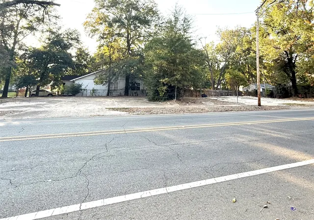Photo 1 of Sale Pending at 2916 Gilbert Dr, Shreveport, LA 71104 | MLS# 21266287 | Listing updated on 2026-07-17