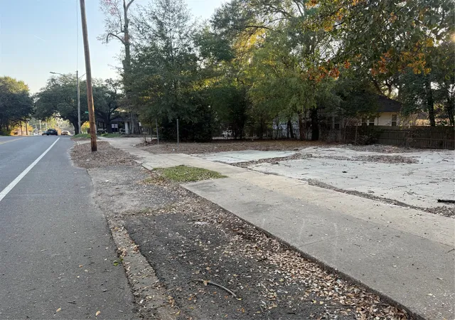 Photo 4 of Sale Pending at 2916 Gilbert Dr, Shreveport, LA 71104 | MLS# 21266287 | Listing updated on 2026-07-17