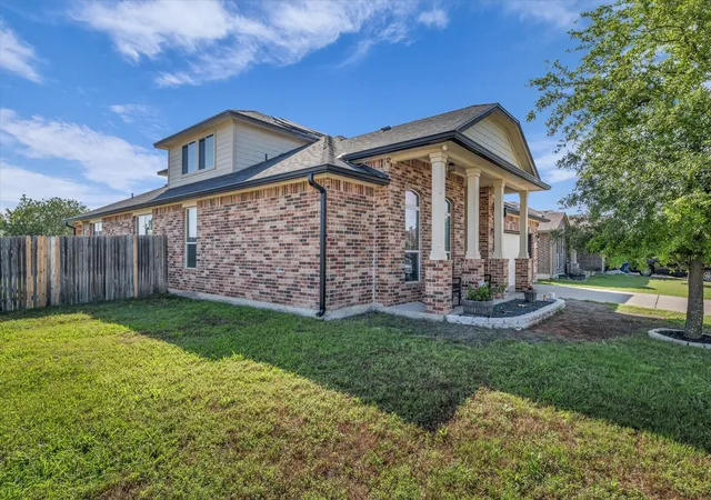 Photo 3 of Single family home for sale at 9453 Centennial Dr, Waco, TX 76708 | MLS# 21266139 | Listing updated on 2026-08-04