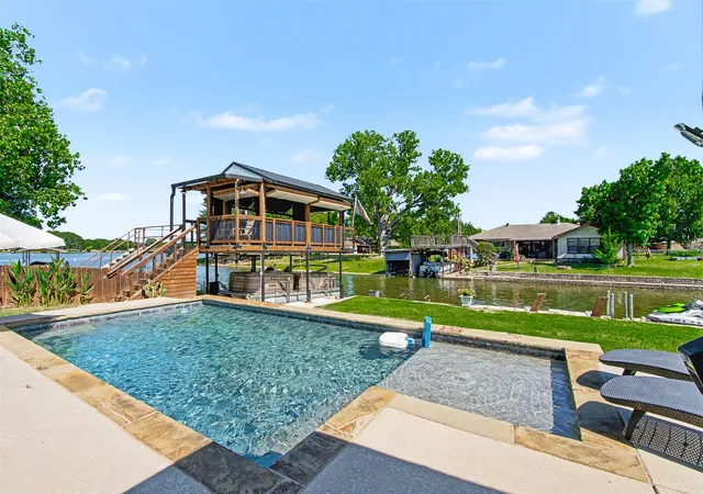 Homes for sale in Granbury, TX | 3801 Quail Run, Granbury, TX 76049 | MLS# 21265888