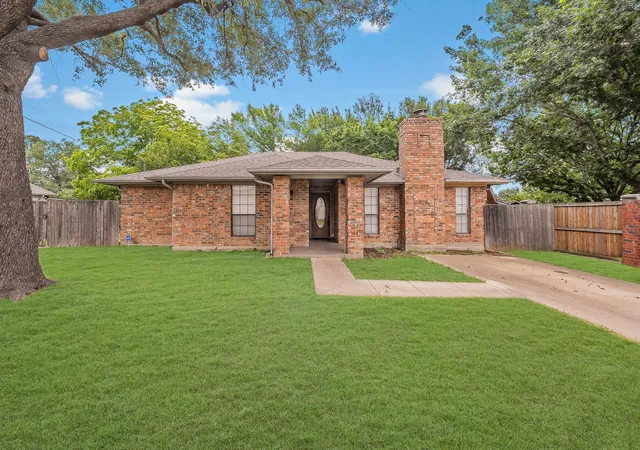 Photo 1 of Sale Pending at 536 N Briery Rd, Irving, TX 75061 | MLS# 21265755 | Listing updated on 2026-08-30