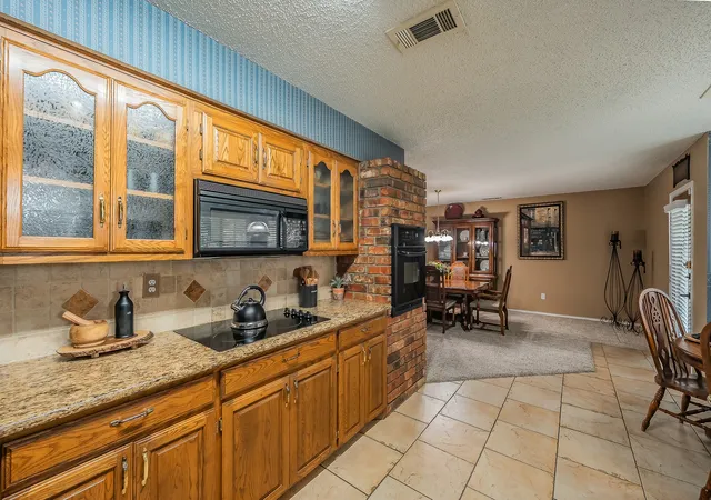 Photo 3 of Sale Pending at 536 N Briery Rd, Irving, TX 75061 | MLS# 21265755 | Listing updated on 2026-08-30