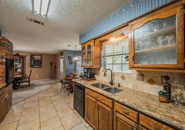 Photo 4 of Sale Pending at 536 N Briery Rd, Irving, TX 75061 | MLS# 21265755 | Listing updated on 2026-08-30