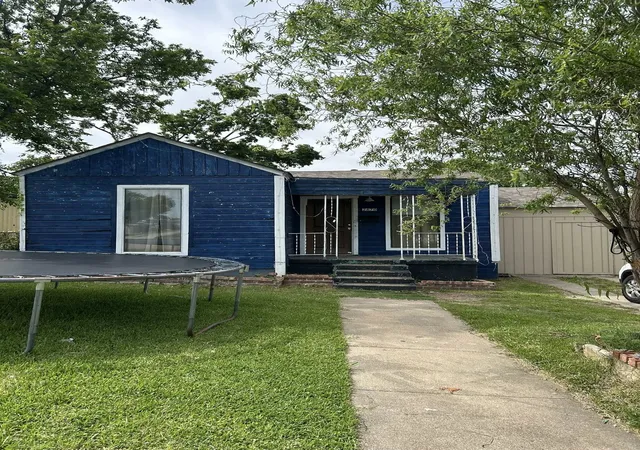 Photo 1 of Single family home for sale at 2670 Strong Ave, Fort Worth, TX 76105 | MLS# 21266390 | Listing updated on 2026-08-03