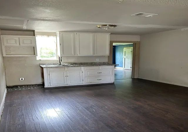 Photo 2 of Single family home for sale at 2670 Strong Ave, Fort Worth, TX 76105 | MLS# 21266390 | Listing updated on 2026-08-03