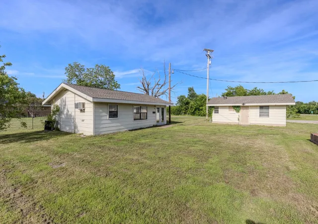 Photo 3 of Single family home for sale at 11800 Hallmark St, Greenville, TX 75402 | MLS# 21262957 | Listing updated on 2026-09-29