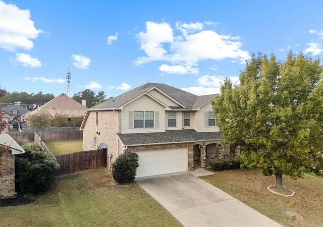 Photo 2 of Single family home for sale at 6679 Lacebark Cir, Tyler, TX 75703 | MLS# 21266444 | Listing updated on 2026-09-25
