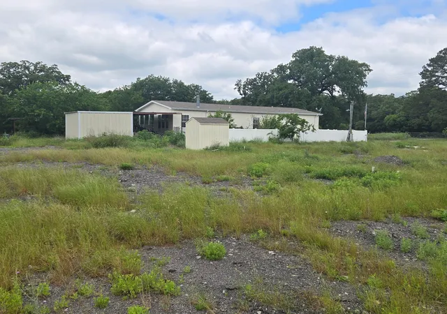 Photo 4 of Manufactured home for sale at 1331 Jay Bird Rd, Springtown, TX 76082 | MLS# 21263060 | Listing updated on 2026-09-26