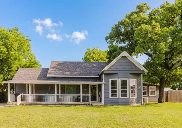 Homes for sale in Eastland, TX | 201 E Plummer St, Eastland, TX 76448 | MLS# 21266458