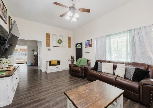 Homes for sale in Eastland, TX | 201 E Plummer St, Eastland, TX 76448 | MLS# 21266458