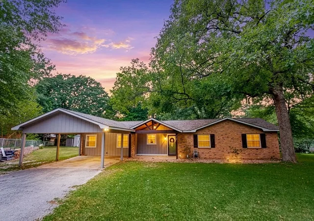Homes for sale in Hideaway, TX | 105 Grass Knoll Dr, Hideaway, TX 75771 | MLS# 21266547
