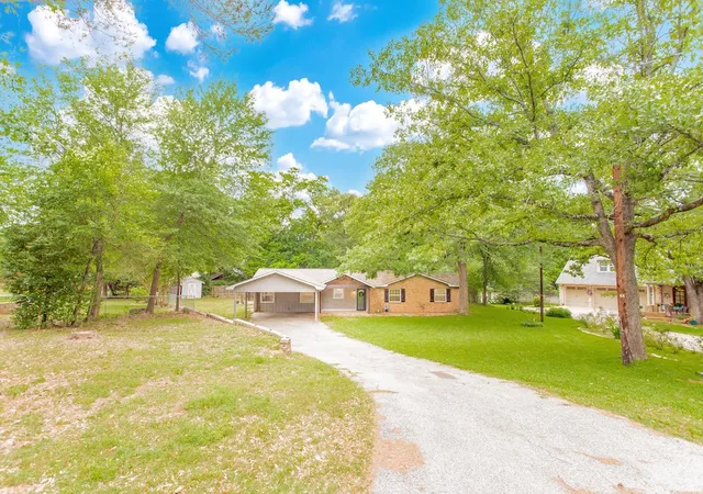 Homes for sale in Hideaway, TX | 105 Grass Knoll Dr, Hideaway, TX 75771 | MLS# 21266547