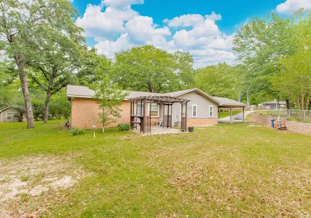 Homes for sale in Hideaway, TX | 105 Grass Knoll Dr, Hideaway, TX 75771 | MLS# 21266547