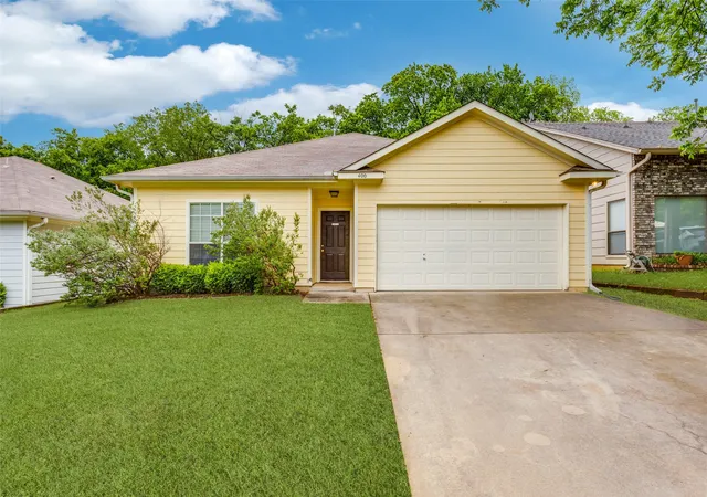 Homes for sale in Lake Dallas, TX | 400 Stockard St, Lake Dallas, TX 75065 | MLS# 21262979