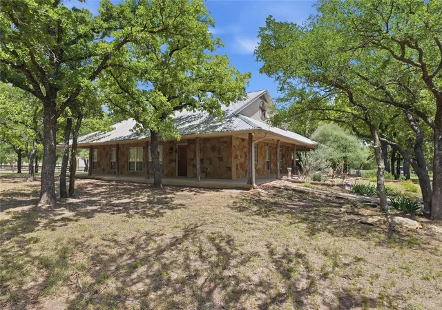 Photo 1 of Single family home for sale at 1528 Tidwell Rd, Weatherford, TX 76087 | MLS# 21264237 | Listing updated on 2026-07-10